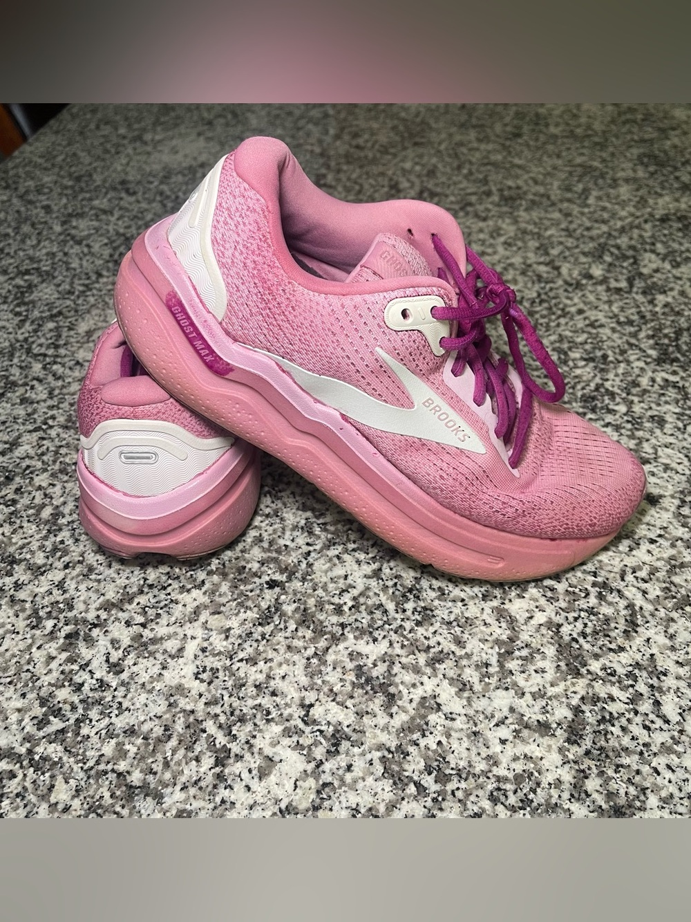 Brooks Ghost Max 2 Running Shoes Womens 9 Wide Sneakers Athletic Walking Pink